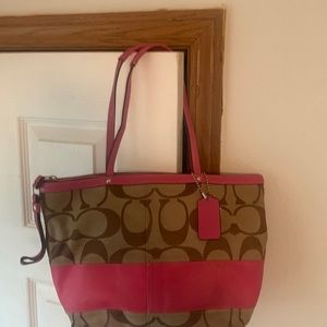 Excellent used condition pink coach purse